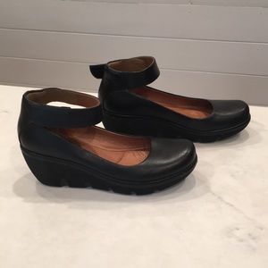 Clark’s artisan Mary Jane Wedges size 7 1/2